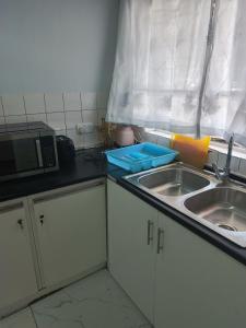 Kuchyň nebo kuchyňský kout v ubytování EcoCity Lodge + 8 fotografií