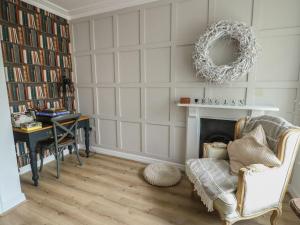 Posezení v ubytování Tri Raglan Mawr