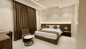 Postel nebo postele na pokoji v ubytování The Grand Omkara Hotel & Resorts