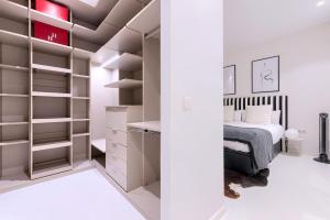 a bedroom with a bed and a closet at Apartamento Bilbo in Bilbao