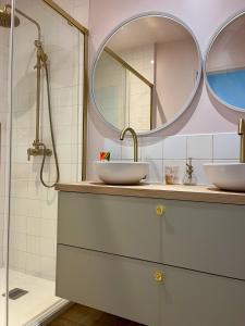 Et badeværelse på Les Sables Pailletés 12p - face mer