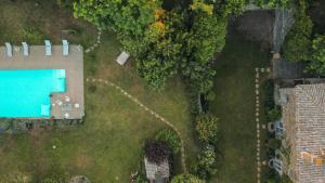 an overhead view of a yard with a swimming pool at Collina Blu - Umbria - Lago di Bolsena in Bolsena