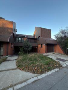 Afbeelding uit fotogalerij van VišnjicaHOUSE - Belgrade in Rospi Ćuprija