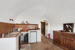 Kuchyň nebo kuchyňský kout v ubytování A Retreat With A View - Unità 2