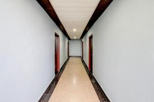 an empty corridor in an office building with a white wall at Townhouse Sheesh Mahal Farrukh Nagar in Farrukhnagar