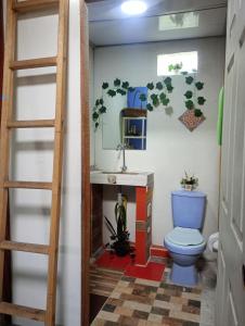 a bathroom with a toilet and a sink at Casa Refugio LA TEBAIDA in Mocoa