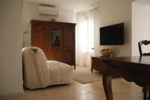 Μια τηλεόραση ή/και κέντρο ψυχαγωγίας στο Luxueux appartement près du port