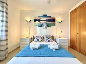 Postel nebo postele na pokoji v ubytování Armacao de Pera Central 2 by Homing