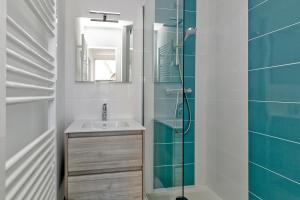 a bathroom with a sink and a glass shower at Maisons de Saint Guenolé in Batz-sur-Mer +25 photos