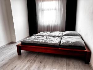 Ένα ή περισσότερα κρεβάτια σε δωμάτιο στο Moderný apartmán 156 m2 v blízkosti Bratislavského hradu