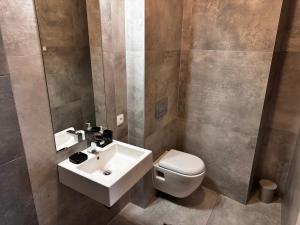 Ένα μπάνιο στο Moderný apartmán 156 m2 v blízkosti Bratislavského hradu +2 φωτογραφίες