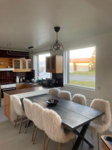 Η κουζίνα ή μικρή κουζίνα στο Beautiful single home in Höfn