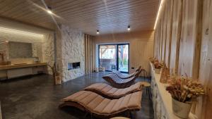 TV a/nebo společenská místnost v ubytování Chaty a apartmány Kúria na Táľoch, Tále - Chopok JUH