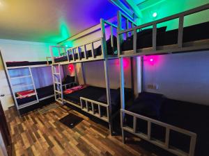 Photo de la galerie de l'établissement Family Guesthouse and Hostel, à Koh Rong 87 autres photos