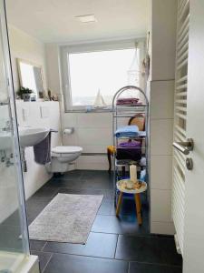 Koupelna v ubytování Appartement mit Panoramablick über Aschaffenburg