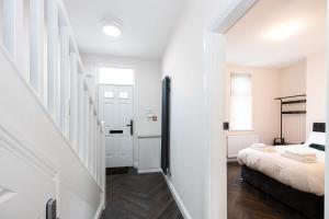 Postel nebo postele na pokoji v ubytování The Groves Room 4 First Floor + 16 fotografií