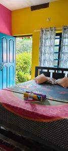 Ένα ή περισσότερα κρεβάτια σε δωμάτιο στο Peace and love beach stay