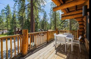 Photo de la galerie de l'établissement Mashie Meadows Log Cabin, à Tahoe Vista