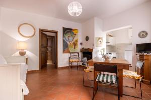 Η κουζίνα ή μικρή κουζίνα στο Il Ferrone Apartment With Garden - Greve In Chianti