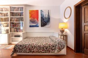 Ένα ή περισσότερα κρεβάτια σε δωμάτιο στο Il Ferrone Apartment With Garden - Greve In Chianti +7 φωτογραφίες