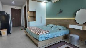 Postel nebo postele na pokoji v ubytování PAPAYA APARTMENT Căn hộ Sophia Center RACH GIA + 60 fotografií