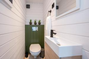 Koupelna v ubytování Private small house with sauna and terrace