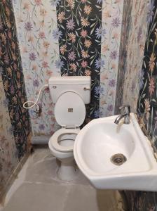 Ένα μπάνιο στο Rathore Inn