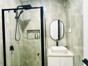 a bathroom with a shower and a sink and a mirror at Modern 4 Bed 4 Bath Family friendly Villa in Melton South +17 photos