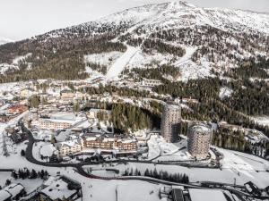 an aerial view of a resort in the snow at Falkensteiner Aktiv & Familienhotel Cristallo in Katschberghöhe