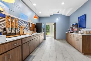 Η κουζίνα ή μικρή κουζίνα στο Holiday Inn Express Florence Northeast by IHG