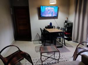 TV a/nebo společenská místnost v ubytování Loft Lindo e completo próximo à praia + 3 fotografie