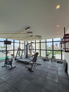 Fitness centrum a/nebo fitness zařízení v ubytování Studio A7-B Vista Incrível com piscina