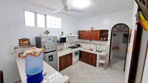 Η κουζίνα ή μικρή κουζίνα στο Departamento Familiar