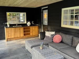 Kuchyň nebo kuchyňský kout v ubytování Cosy lodge in beautiful walking and cycling surroundings + 26 fotografií