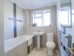 Koupelna v ubytování 32 Abbey Gardens