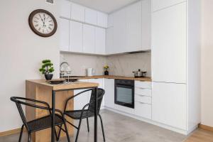 Η κουζίνα ή μικρή κουζίνα στο Poezji Gliwice Modern&Bright Apartment with Balcony by Noclegi Renters