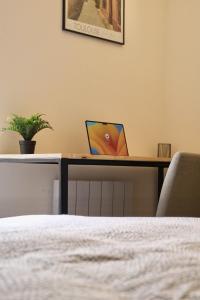 Postel nebo postele na pokoji v ubytování Cocon Moderne Compans Caffarelli - Métro, Charme & Confort