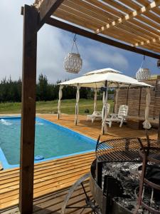 Πισίνα στο ή κοντά στο Cabañas ocaso pichilemu