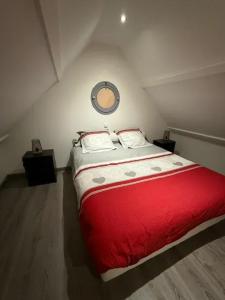 a bedroom with a large bed with a red blanket at Appartement confortable avec piscine à Cour-Cheverny in Cour-Cheverny +18 photos