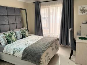 Ένα ή περισσότερα κρεβάτια σε δωμάτιο στο Casa Samprau