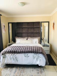 Ένα ή περισσότερα κρεβάτια σε δωμάτιο στο Casa Samprau