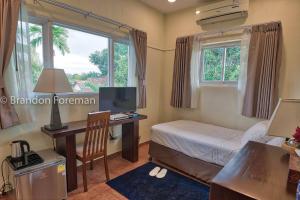 TV a/nebo společenská místnost v ubytování Mooni Sunshine Villa