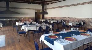 Un restaurant sau alt loc unde se poate mânca la Ağ Evlər +5 fotografii