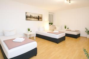 Zimmer mit 2 Betten in einem Zimmer in der Unterkunft SUNNYHOME Monteurwohnungen und Apartments nahe Regensburg in Nittendorf