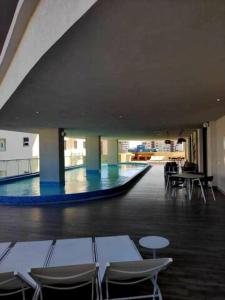 Πισίνα στο ή κοντά στο Miraculus Penthouse With Private Jacuzzi