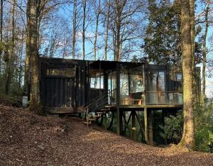 Budova, kde se chata nachází