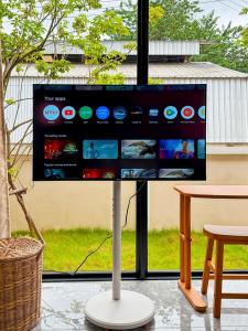 Μια τηλεόραση ή/και κέντρο ψυχαγωγίας στο The Arch Casa - Design Hotel Pai