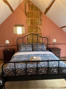 Postel nebo postele na pokoji v ubytování Gites de La Richardiere