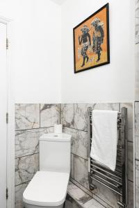 Koupelna v ubytování Judges Lodgings Hotel Apartments Gloucester Docks with Secure Parking