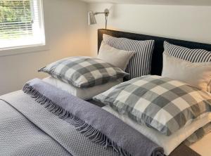 En eller flere senge i et værelse på Holiday Home With Pool Between Beach And Forest + 32 billeder